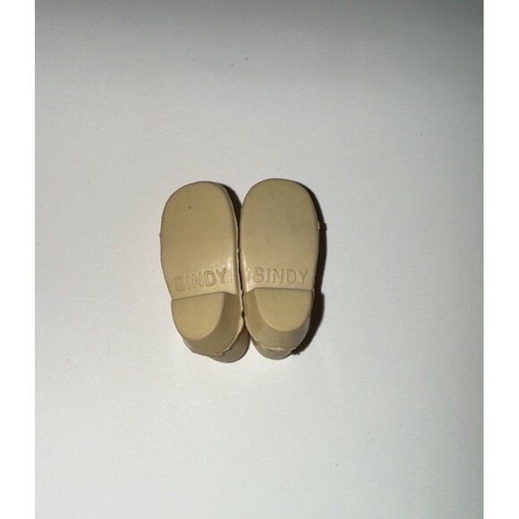 Vintage Sindy Marx Doll Shoes Off White Heels 1970s 1980s Original Accessory - Picture 3 of 12